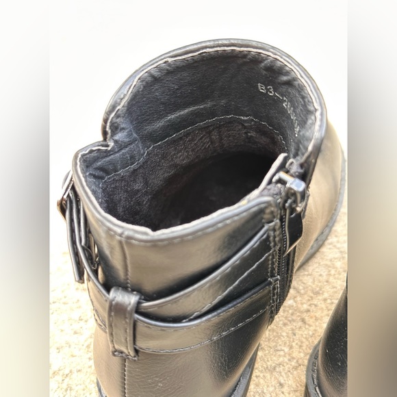 Lucita Kids zip up buckle accent ankle bootie - Picture 7 of 7